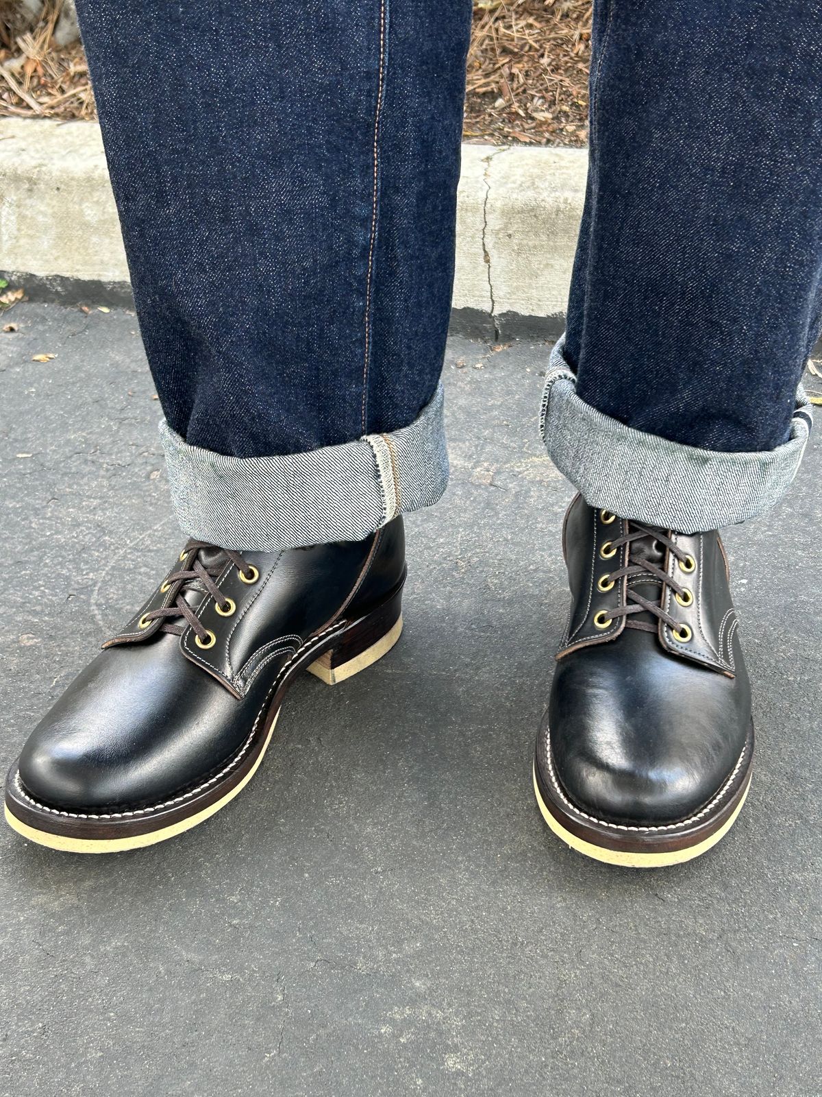 Photo by mrchaselm on April 3, 2023 of the Role Club Underdogs in Horween Black Chromexcel Horsehide.