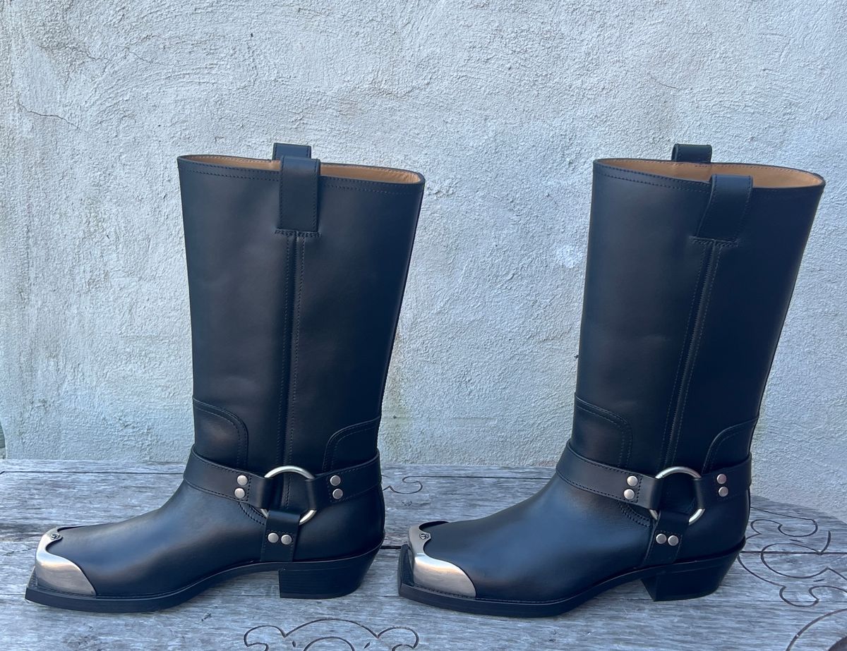 Photo by dring on November 2, 2023 of the Gucci Harness Boots in Black Calf.
