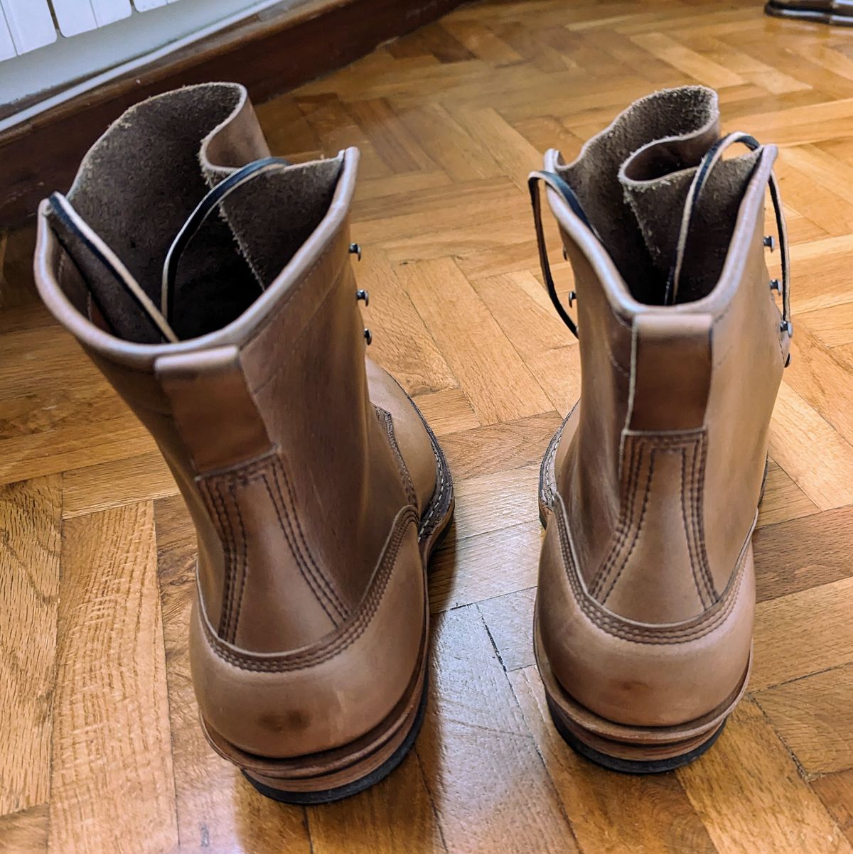 Photo by atmaster on January 6, 2024 of the White's Bounty Hunter in Horween Natural Chromexcel.