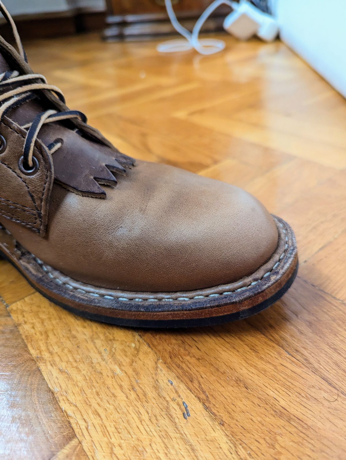 Photo by atmaster on January 6, 2024 of the White's Bounty Hunter in Horween Natural Chromexcel.