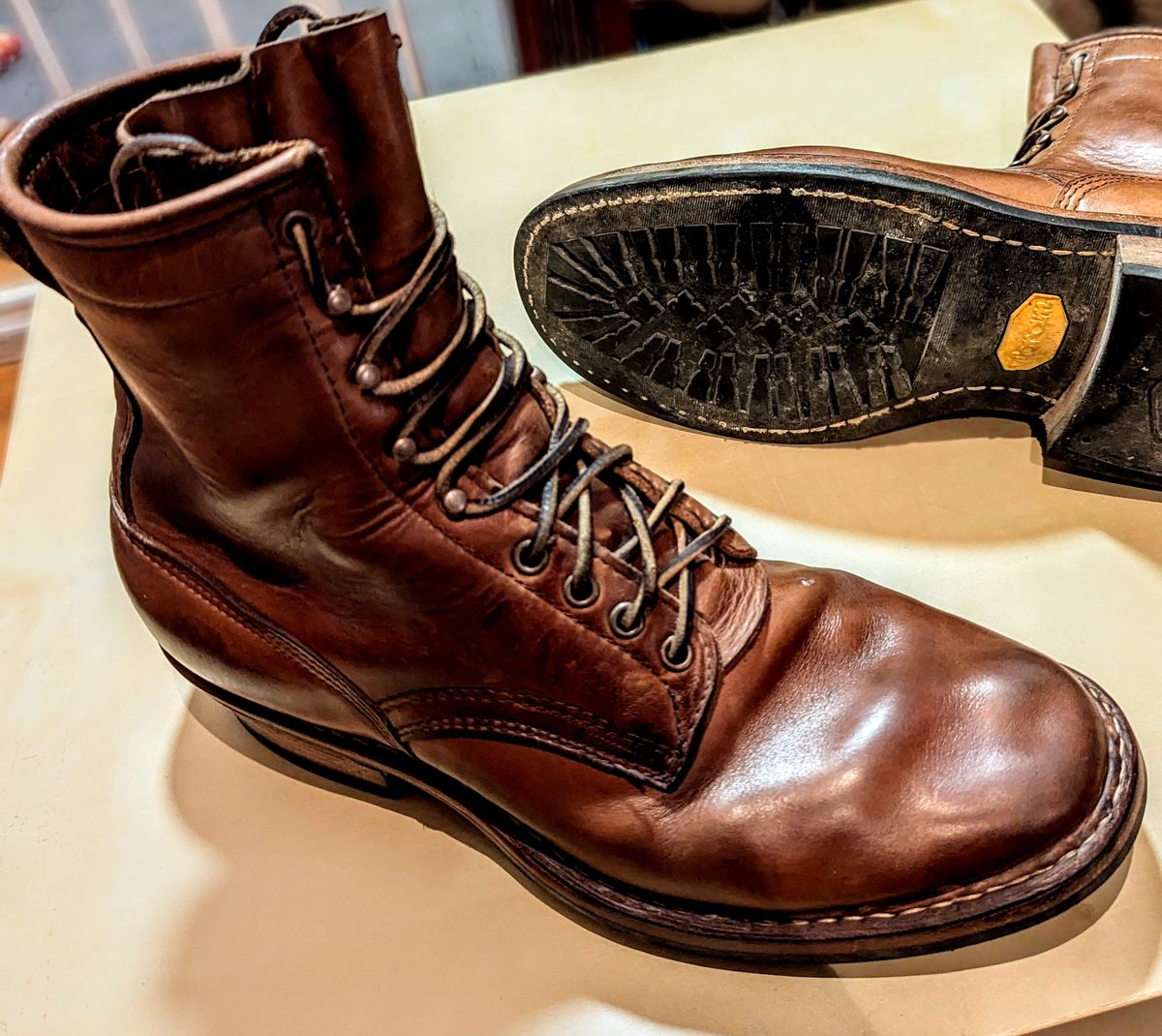 Photo by atmaster on November 18, 2024 of the White's Bounty Hunter in Horween Natural Chromexcel.