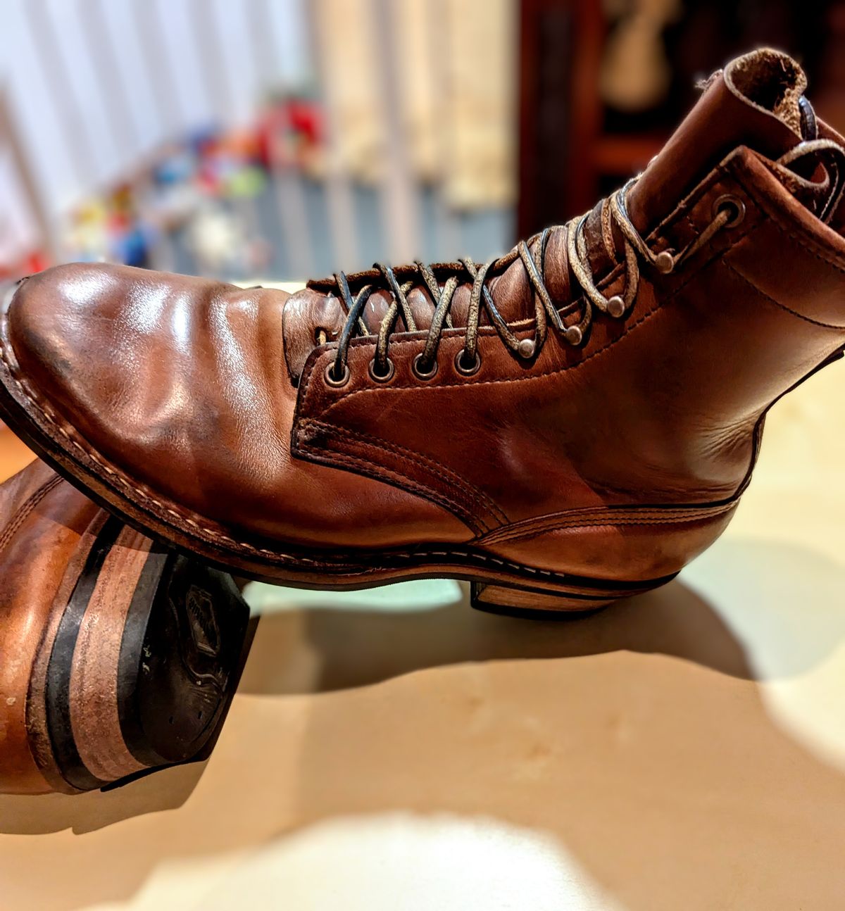 Photo by atmaster on November 18, 2024 of the White's Bounty Hunter in Horween Natural Chromexcel.