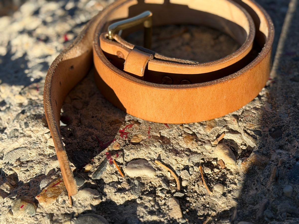 Photo by jayandhisboots on November 4, 2025 of the Self-Made Belt in J&FJ Baker Natural Oak Bark Tanned Harness.