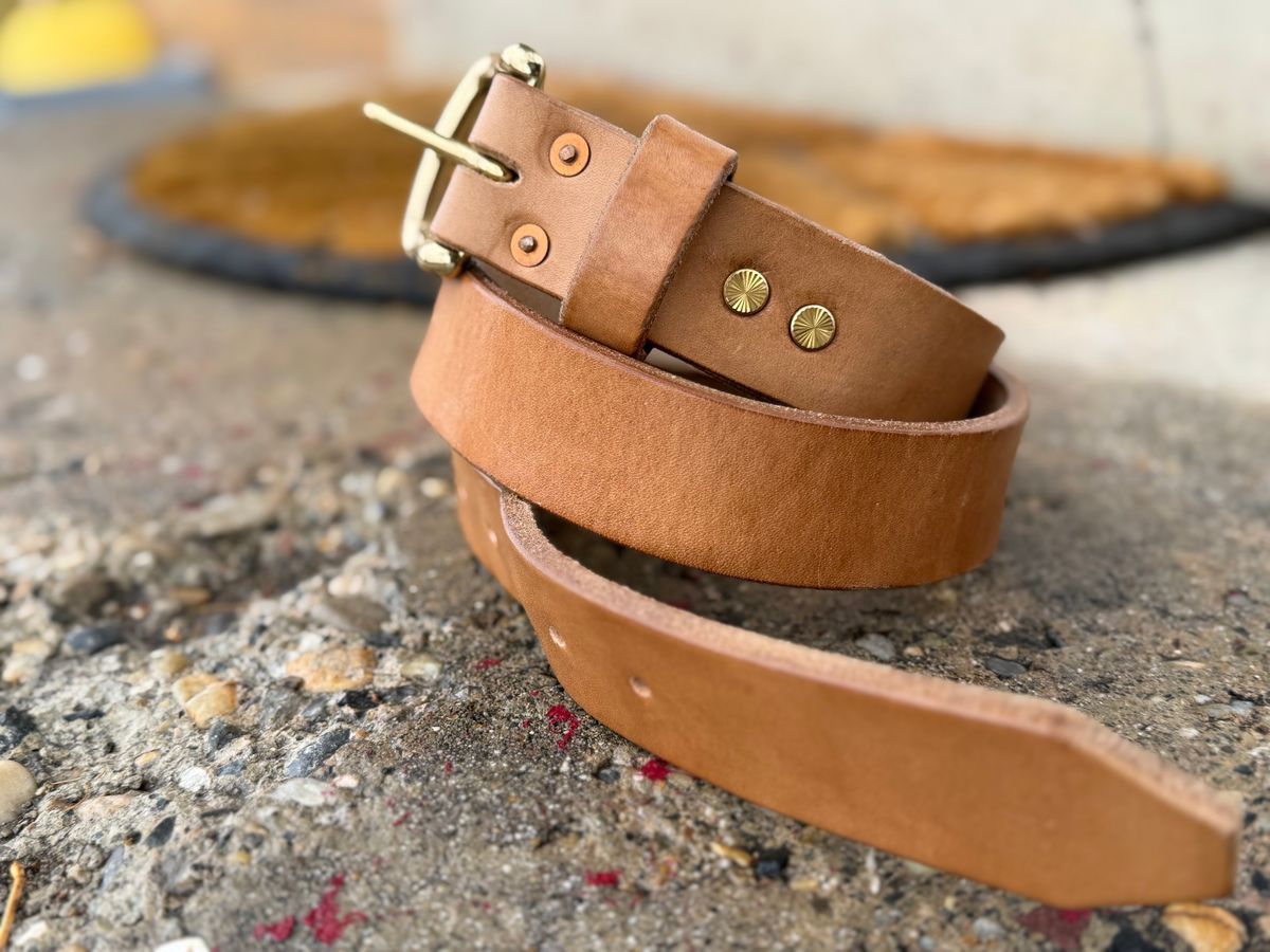 Photo by jayandhisboots on December 5, 2025 of the Self-Made Belt in J&FJ Baker Natural Oak Bark Tanned Harness.