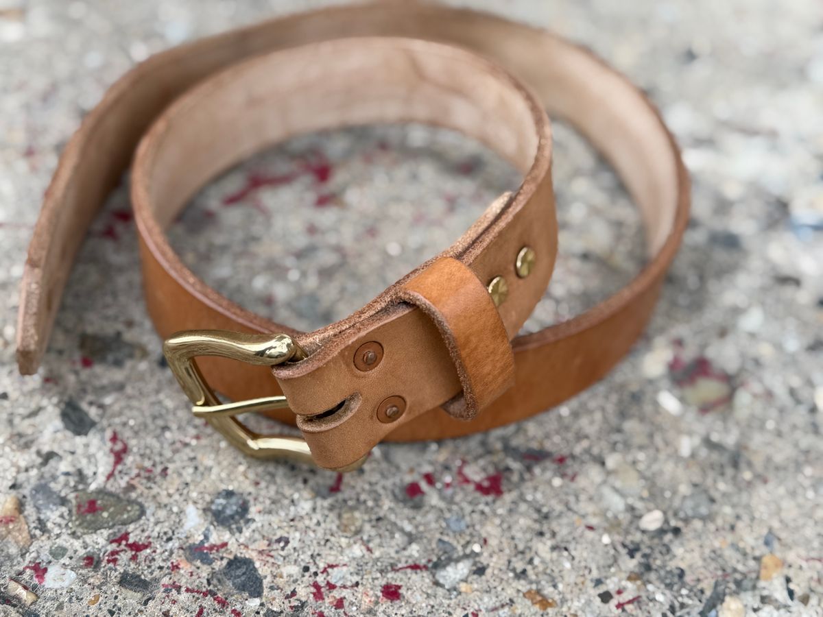 Photo by jayandhisboots on January 4, 2026 of the Self-Made Belt in J&FJ Baker Natural Oak Bark Tanned Harness.