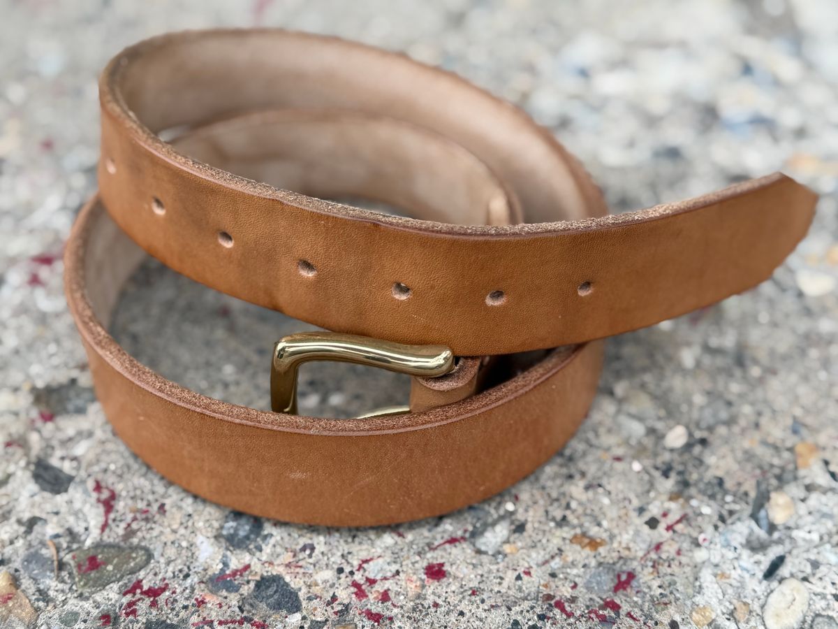 Photo by jayandhisboots on January 4, 2026 of the Self-Made Belt in J&FJ Baker Natural Oak Bark Tanned Harness.