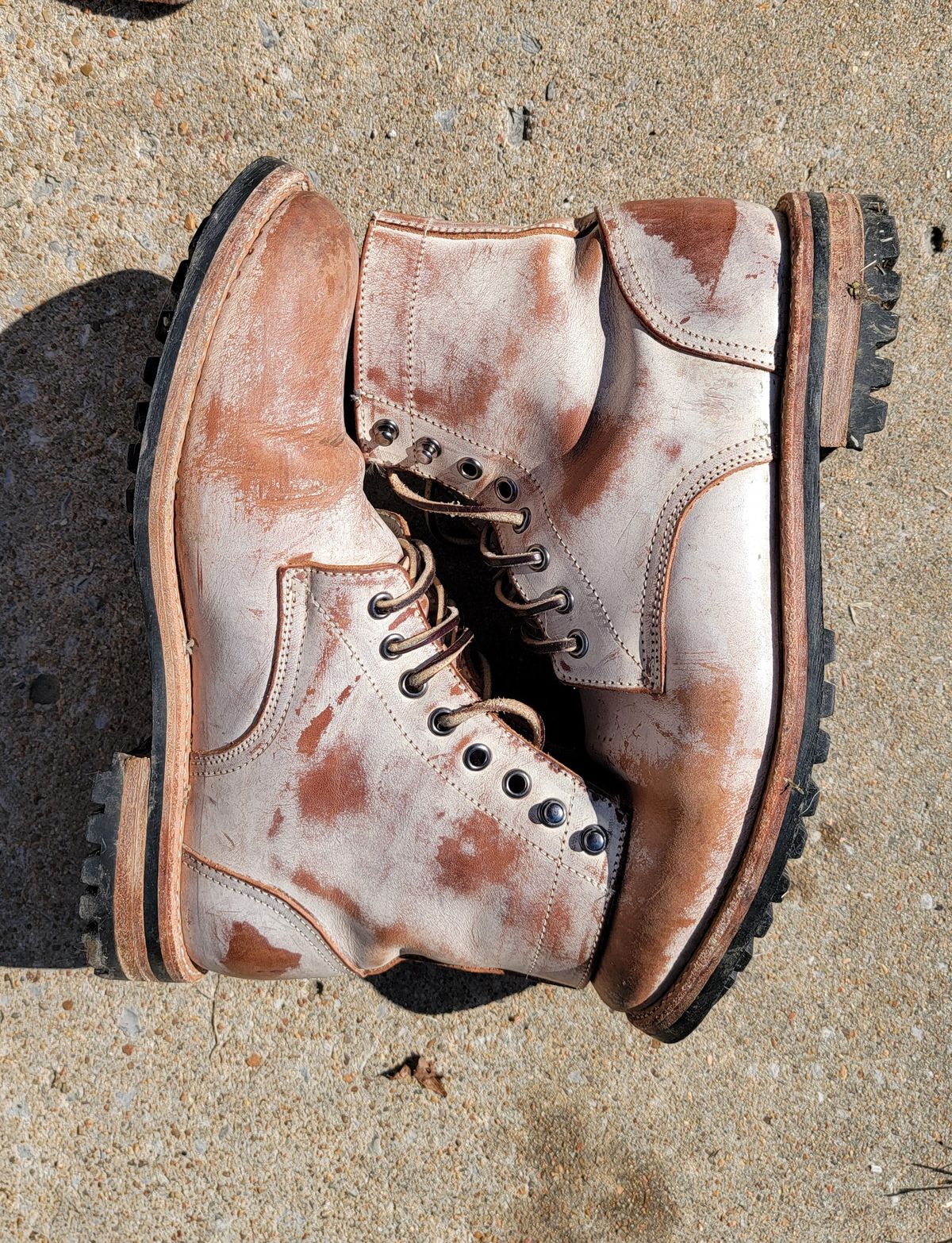 Photo by Jeppysboots on February 6, 2024 of the Oak Street Bootmakers Trench Boot in Volpi Whitewash Overdye Abetone.