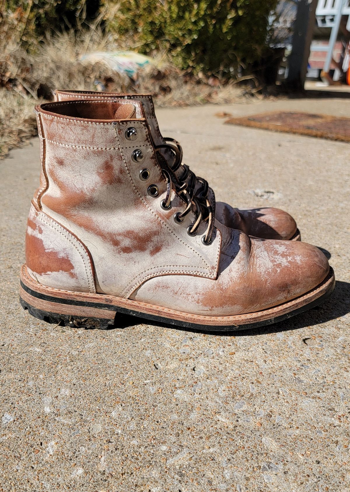 Photo by Jeppysboots on February 6, 2024 of the Oak Street Bootmakers Trench Boot in Volpi Whitewash Overdye Abetone.