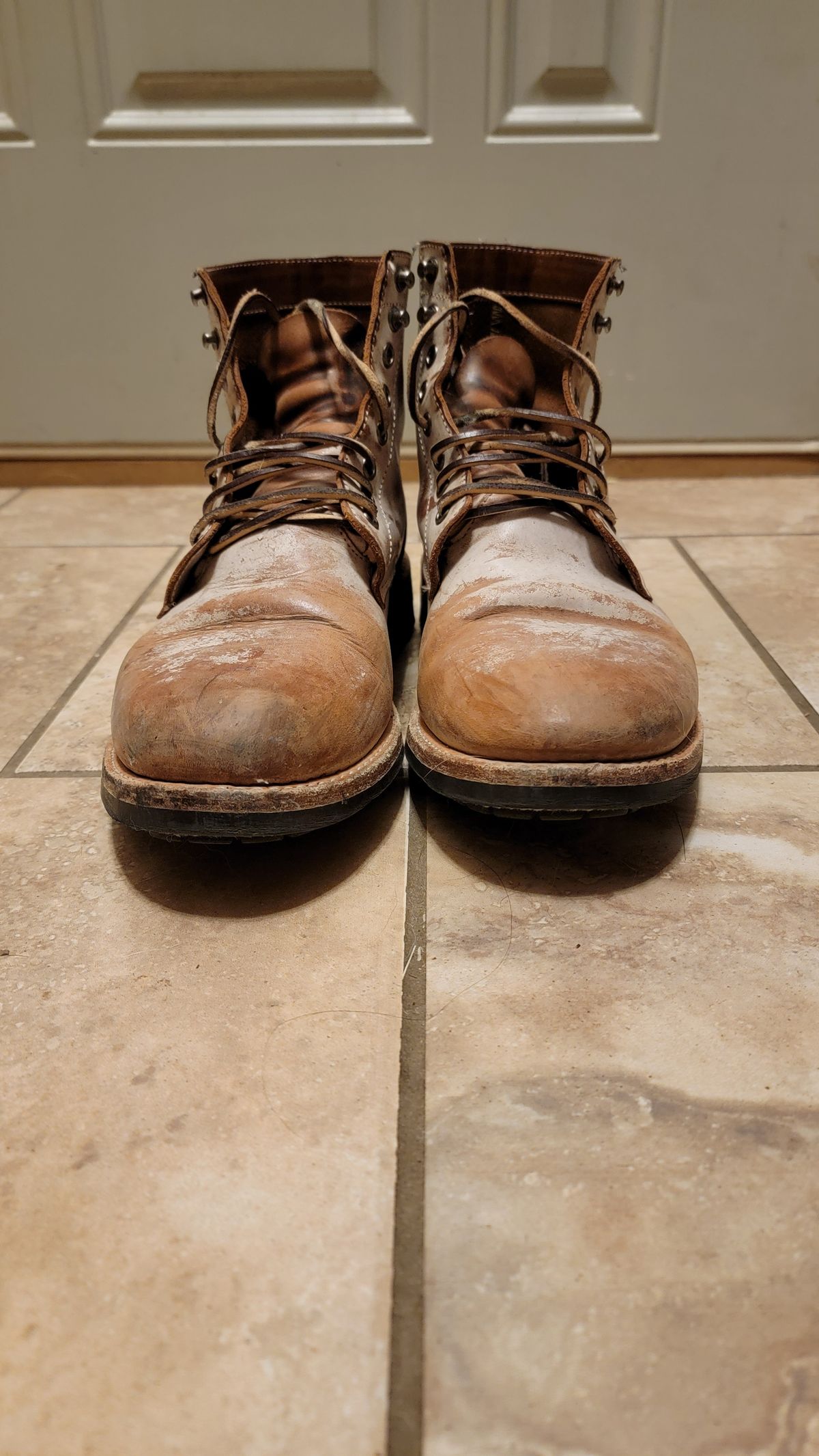 Photo by Jeppysboots on March 6, 2024 of the Oak Street Bootmakers Trench Boot in Volpi Whitewash Overdye Abetone.