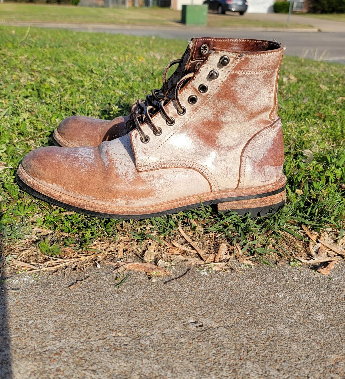 Photo by Jeppysboots on April 5, 2024 of the Oak Street Bootmakers Trench Boot in Volpi Whitewash Overdye Abetone.