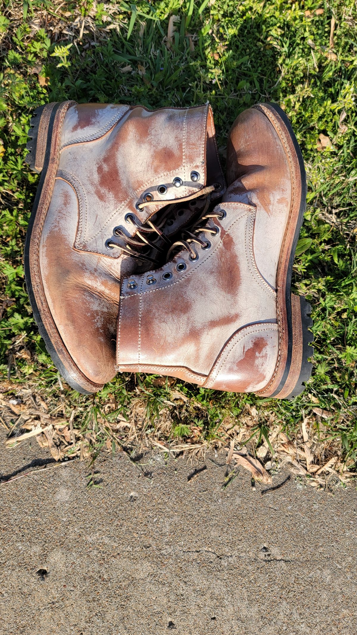 Photo by Jeppysboots on April 5, 2024 of the Oak Street Bootmakers Trench Boot in Volpi Whitewash Overdye Abetone.