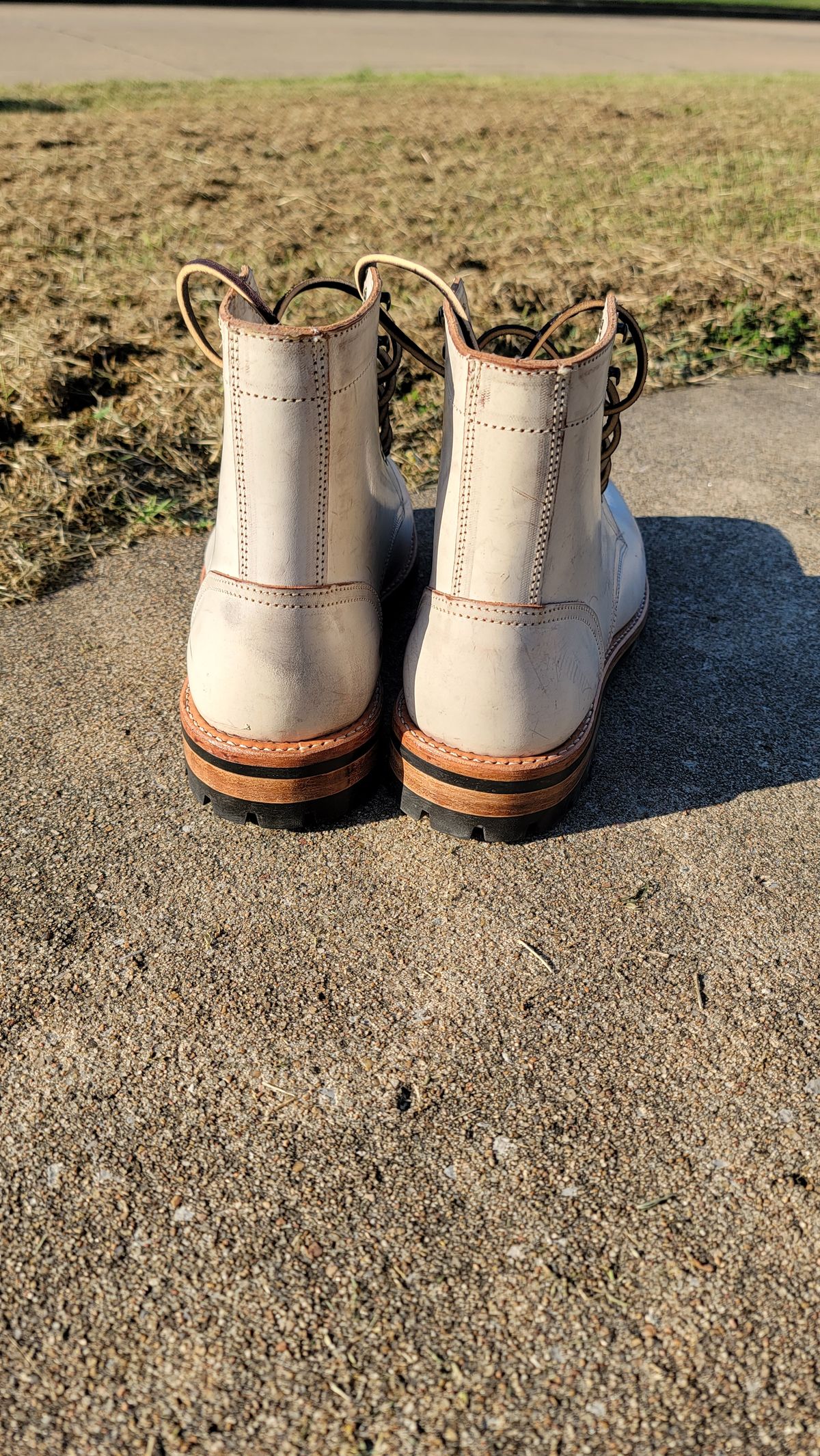 Photo by Jeppysboots on October 1, 2023 of the Oak Street Bootmakers Trench Boot in Volpi Whitewash Overdye Abetone.