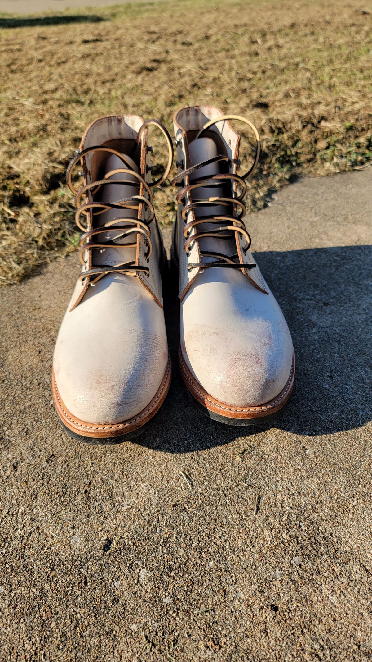 Photo by Jeppysboots on October 1, 2023 of the Oak Street Bootmakers Trench Boot in Volpi Whitewash Overdye Abetone.