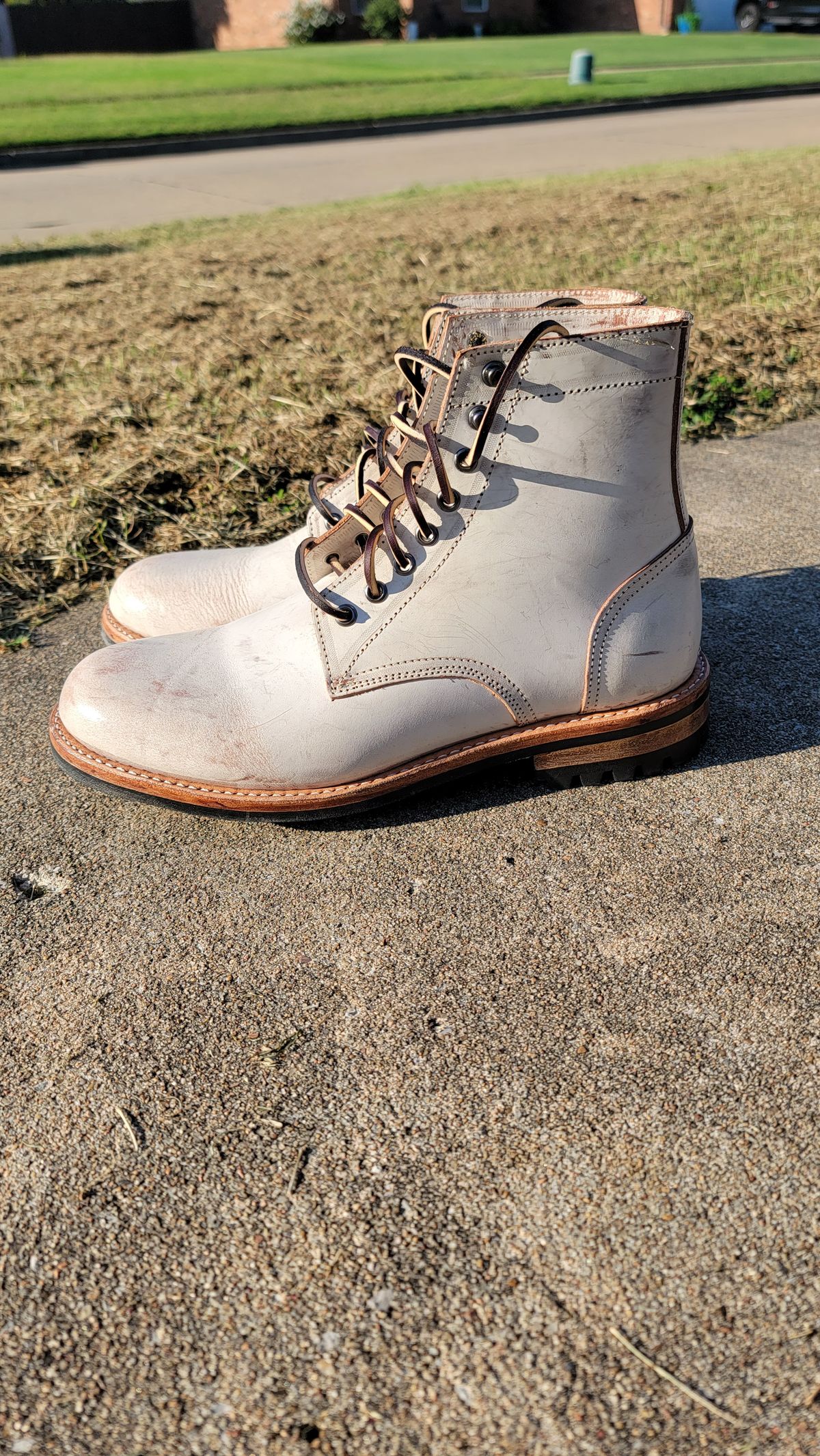 Photo by Jeppysboots on October 1, 2023 of the Oak Street Bootmakers Trench Boot in Volpi Whitewash Overdye Abetone.