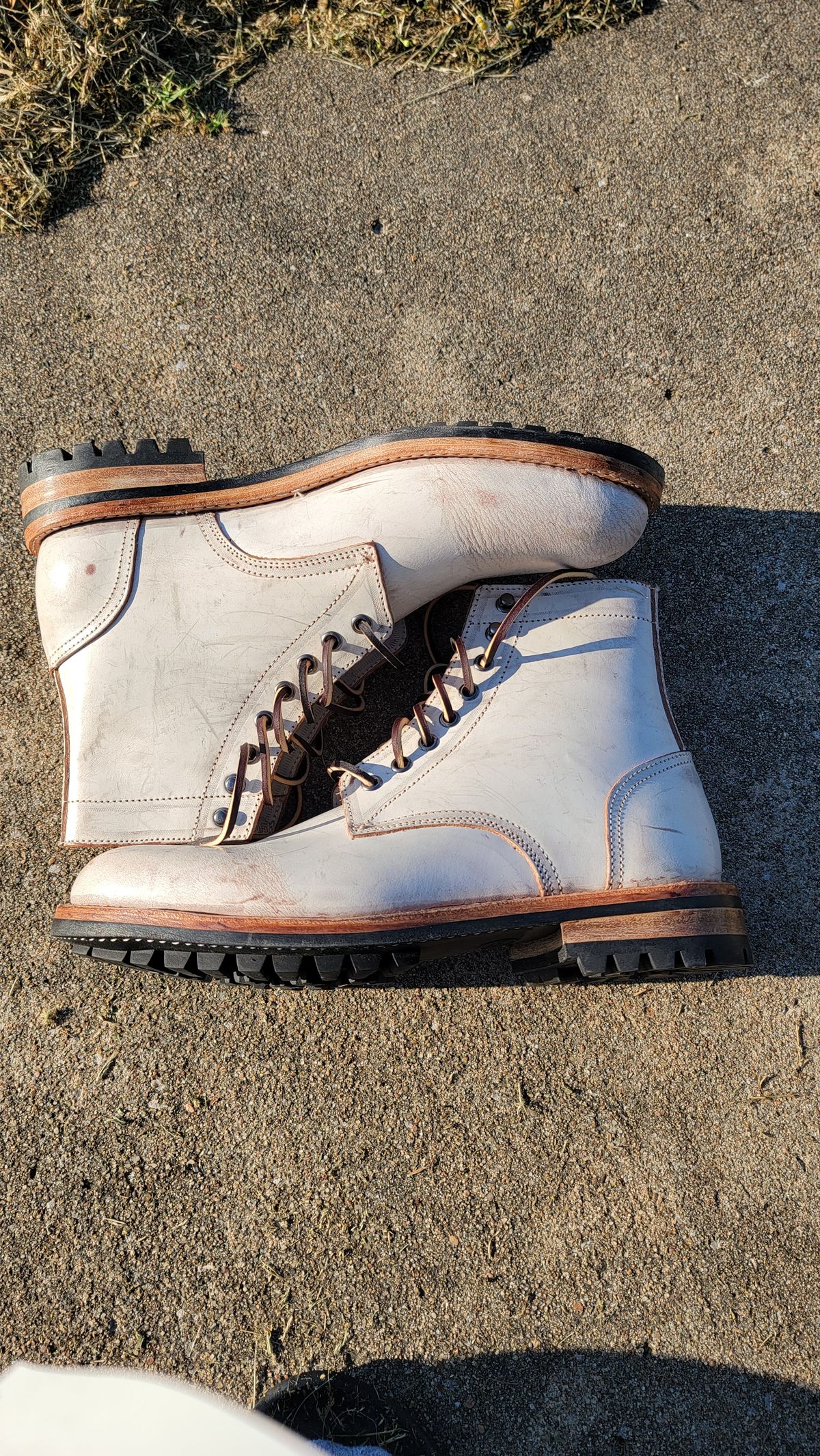 Photo by Jeppysboots on October 1, 2023 of the Oak Street Bootmakers Trench Boot in Volpi Whitewash Overdye Abetone.