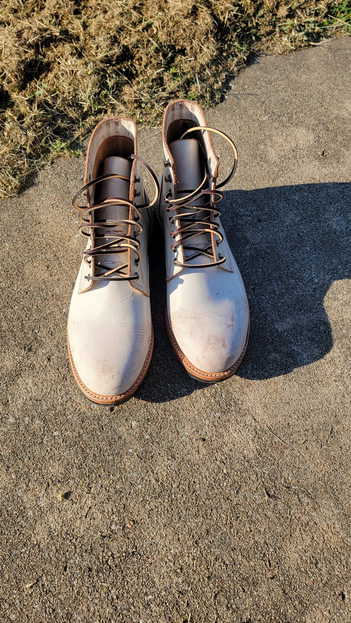 Photo by Jeppysboots on October 1, 2023 of the Oak Street Bootmakers Trench Boot in Volpi Whitewash Overdye Abetone.