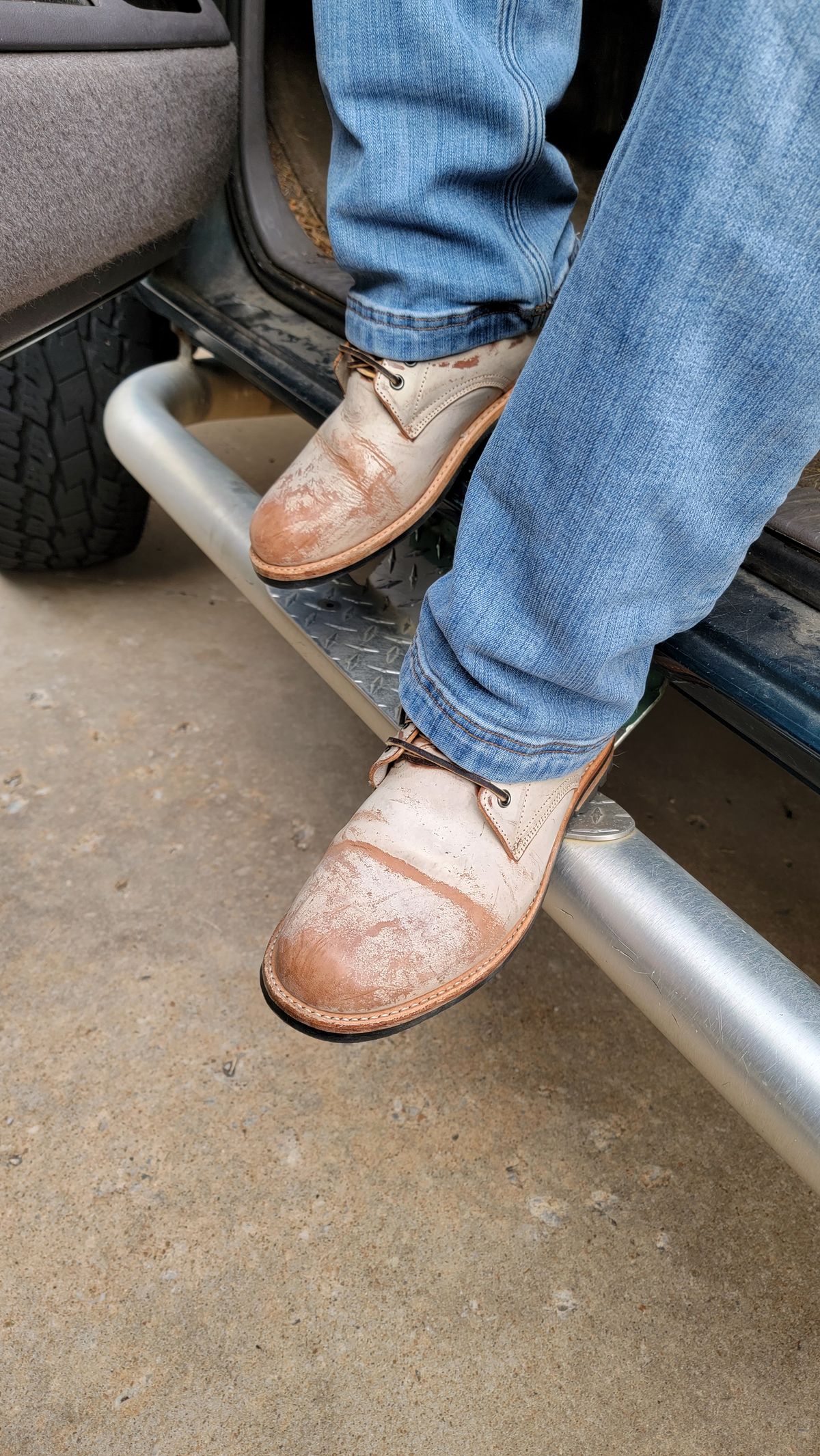 Photo by Jeppysboots on November 6, 2023 of the Oak Street Bootmakers Trench Boot in Volpi Whitewash Overdye Abetone.