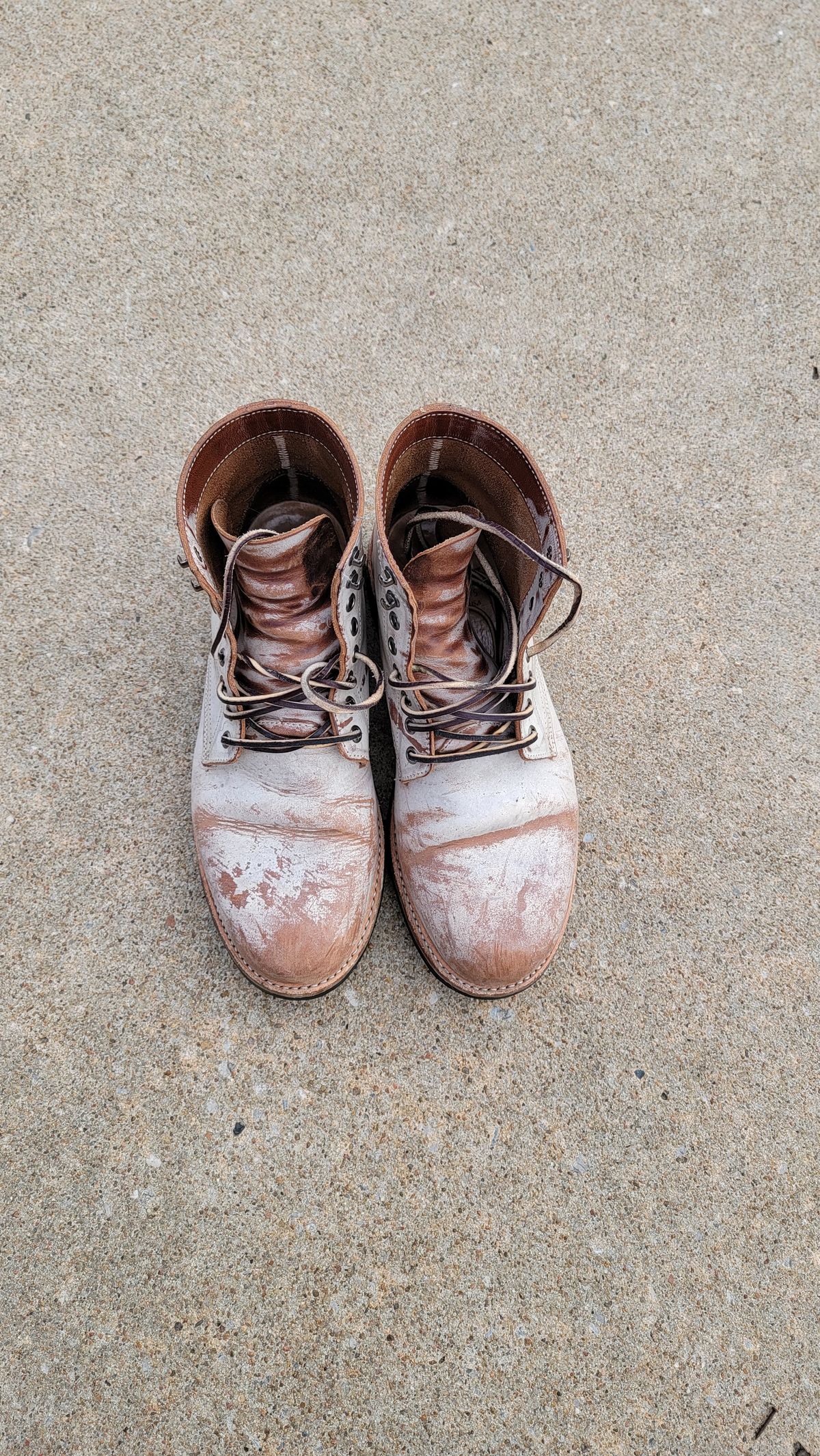 Photo by Jeppysboots on November 6, 2023 of the Oak Street Bootmakers Trench Boot in Volpi Whitewash Overdye Abetone.