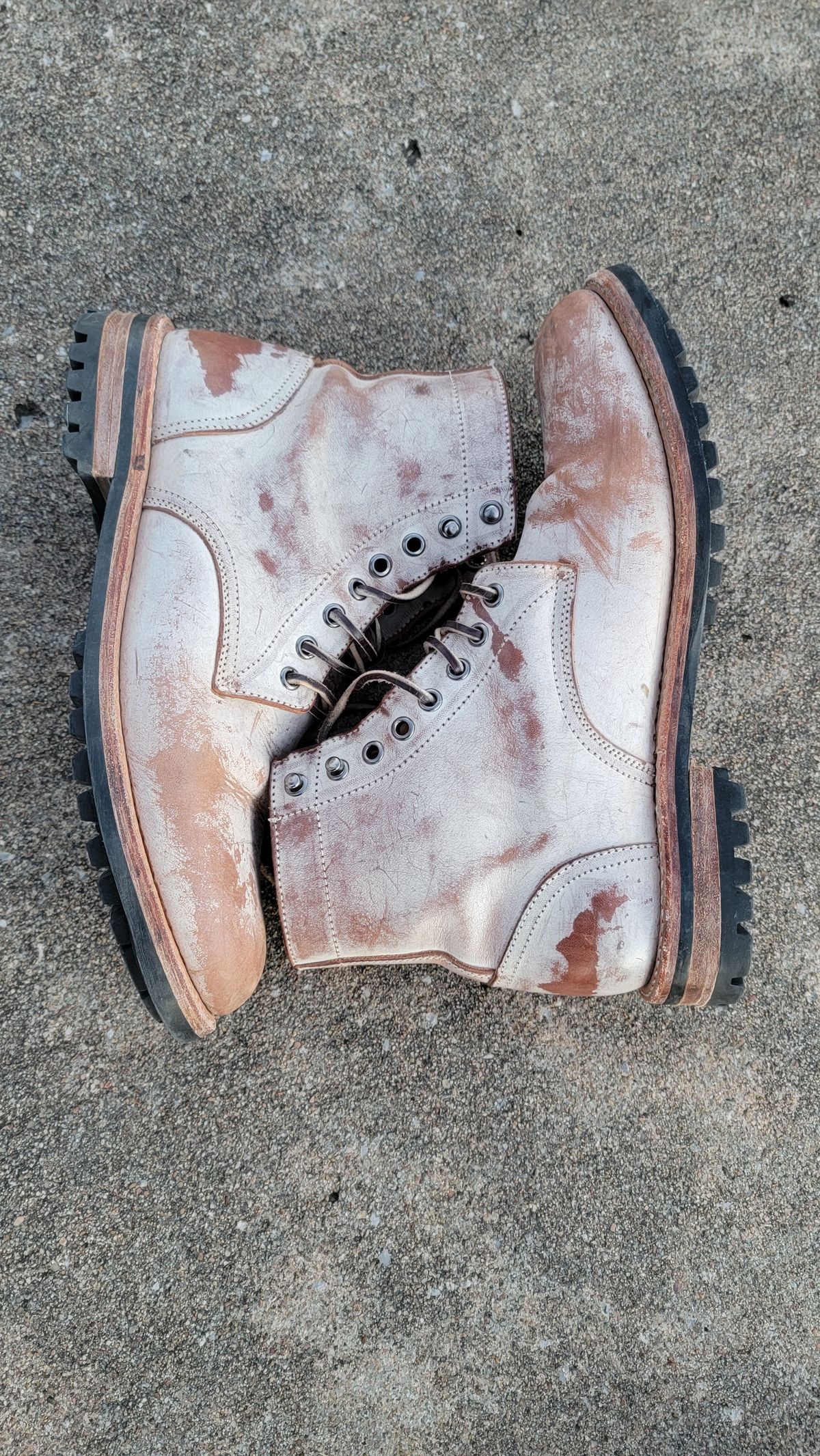 Photo by Jeppysboots on December 6, 2023 of the Oak Street Bootmakers Trench Boot in Volpi Whitewash Overdye Abetone.