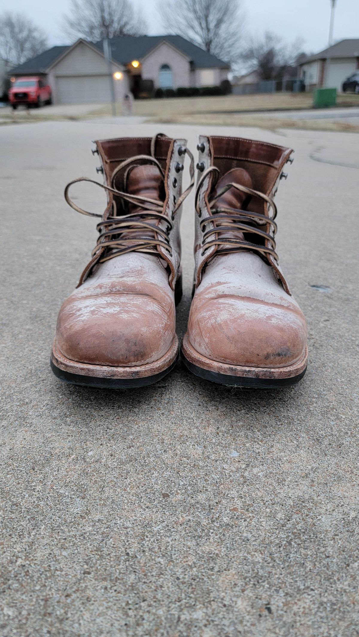 Photo by Jeppysboots on January 5, 2024 of the Oak Street Bootmakers Trench Boot in Volpi Whitewash Overdye Abetone.