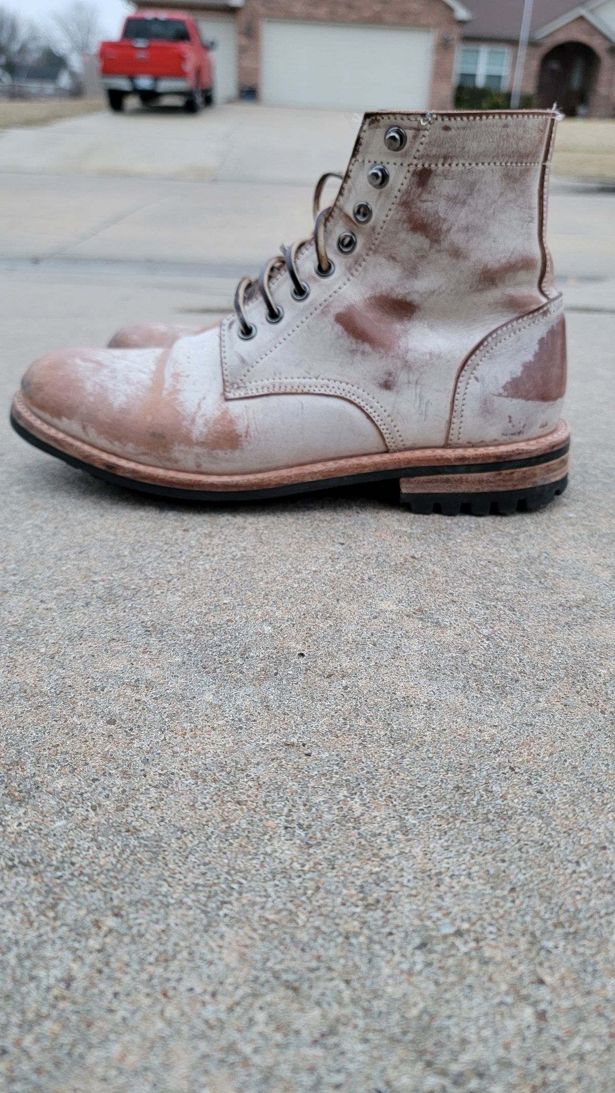 Photo by Jeppysboots on January 5, 2024 of the Oak Street Bootmakers Trench Boot in Volpi Whitewash Overdye Abetone.