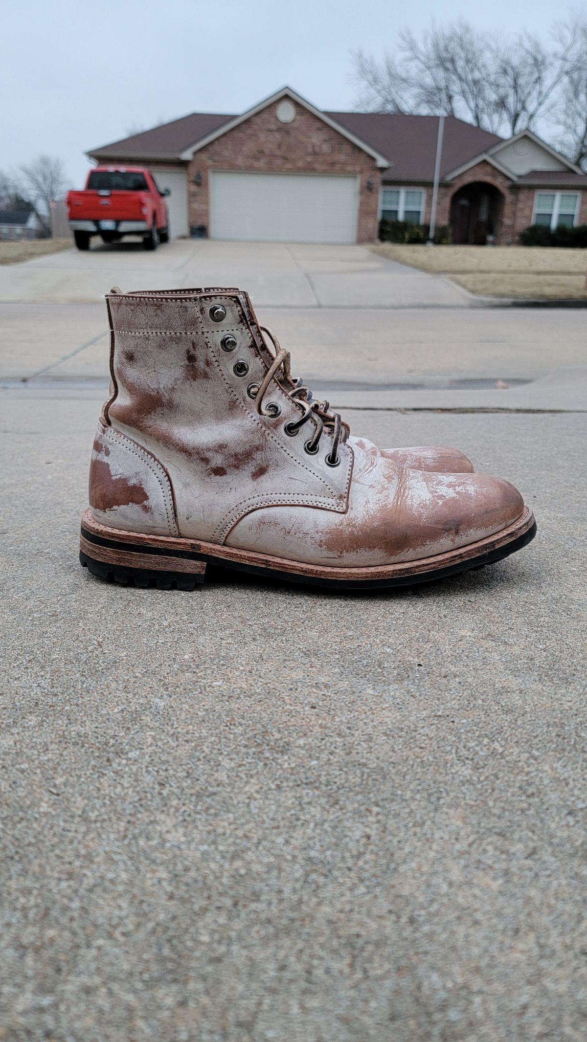 Photo by Jeppysboots on January 5, 2024 of the Oak Street Bootmakers Trench Boot in Volpi Whitewash Overdye Abetone.