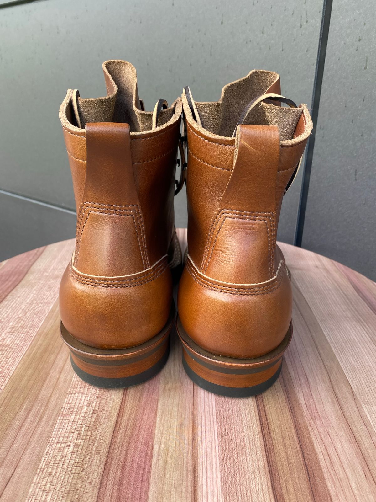 Photo by indigo_footprint on October 1, 2022 of the White's 350 Cruiser in Horween British Tan Chromexcel.