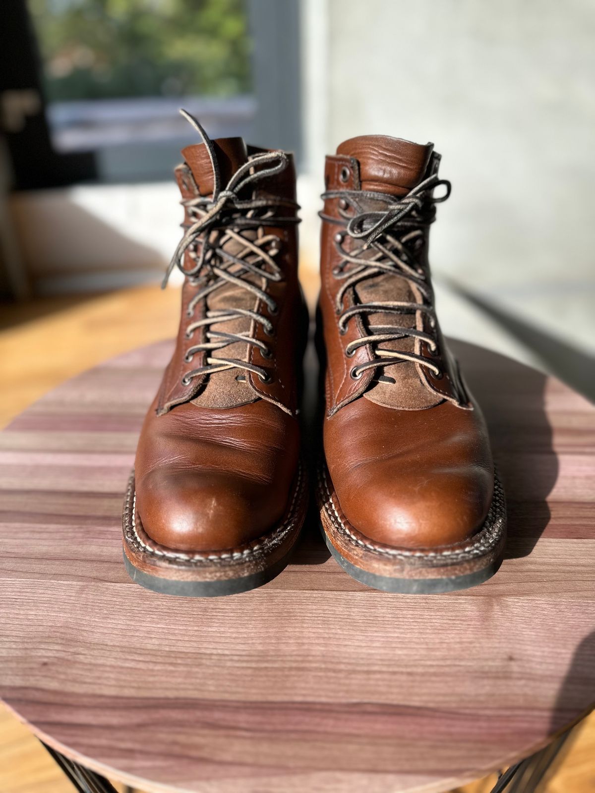 Photo by indigo_footprint on November 2, 2022 of the White's 350 Cruiser in Horween British Tan Chromexcel.