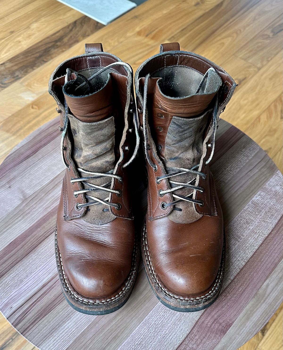 Photo by indigo_footprint on December 3, 2022 of the White's 350 Cruiser in Horween British Tan Chromexcel.