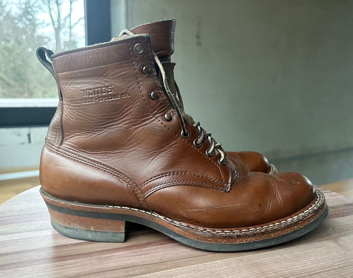 Photo by indigo_footprint on January 1, 2023 of the White's 350 Cruiser in Horween British Tan Chromexcel.
