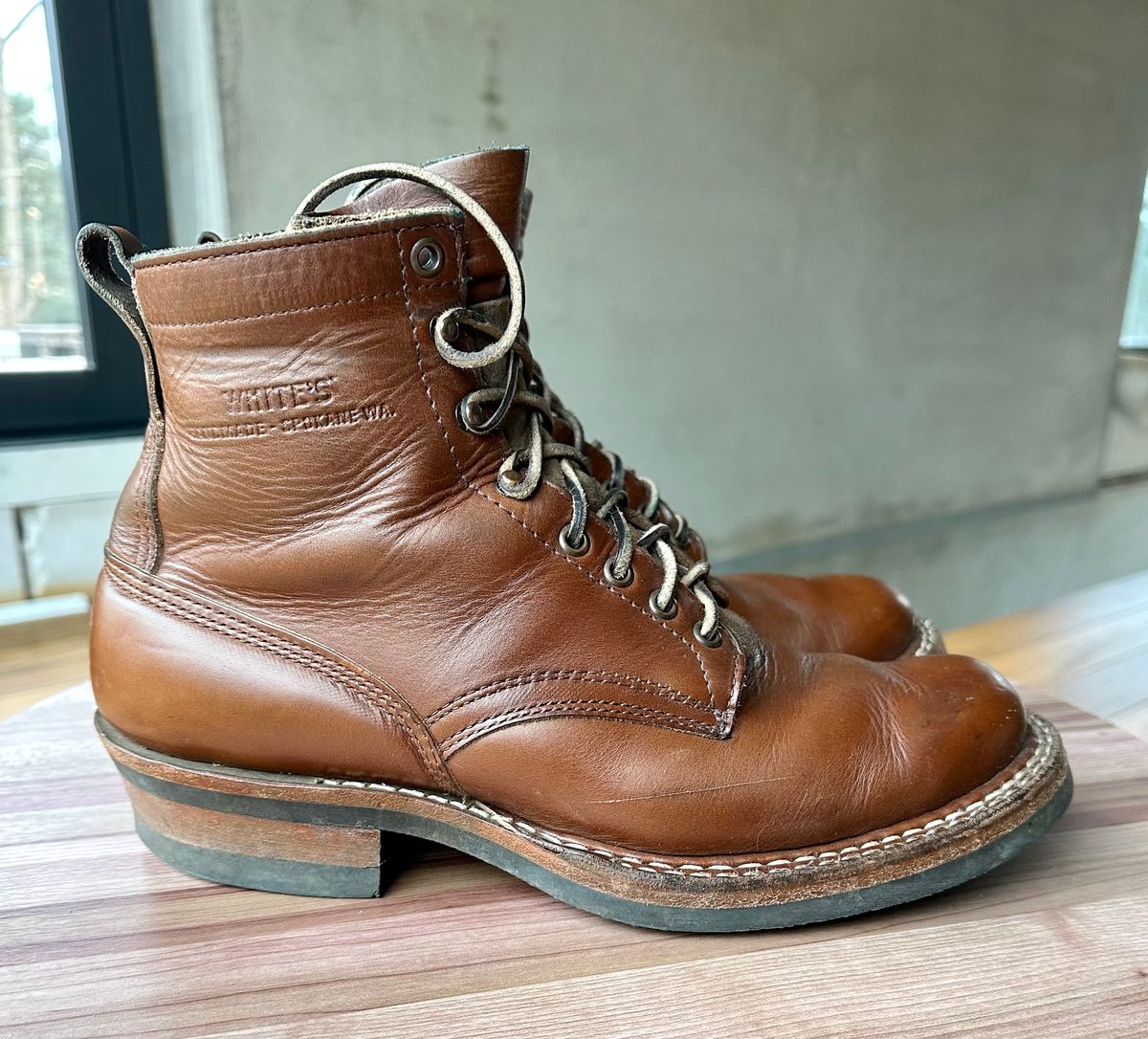 Photo by indigo_footprint on March 4, 2023 of the White's 350 Cruiser in Horween British Tan Chromexcel.