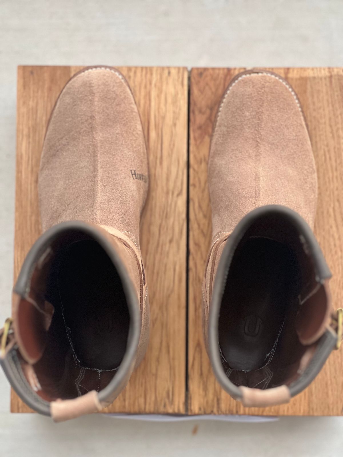 Photo by aminnix829 on October 1, 2023 of the Unsung U 22-2 Engineer Boot in Horween Natural Chromexcel Horsehide Roughout.