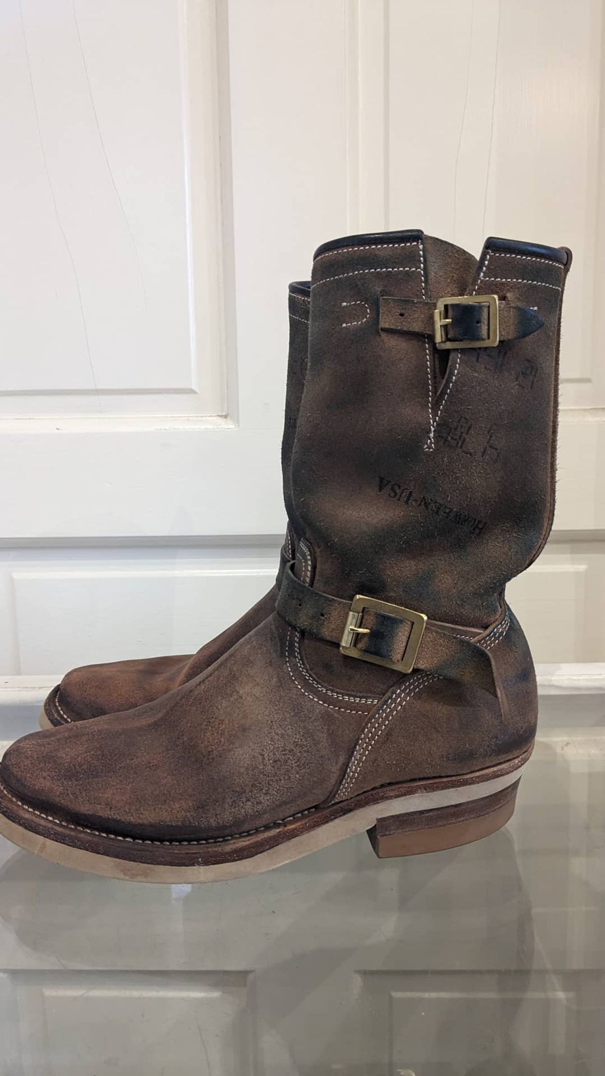 Photo by aminnix829 on January 3, 2024 of the Unsung U 22-2 Engineer Boot in Horween Natural Chromexcel Horsehide Roughout.