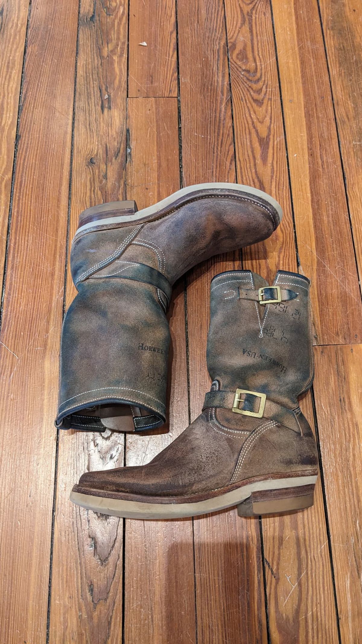 Photo by aminnix829 on January 3, 2024 of the Unsung U 22-2 Engineer Boot in Horween Natural Chromexcel Horsehide Roughout.