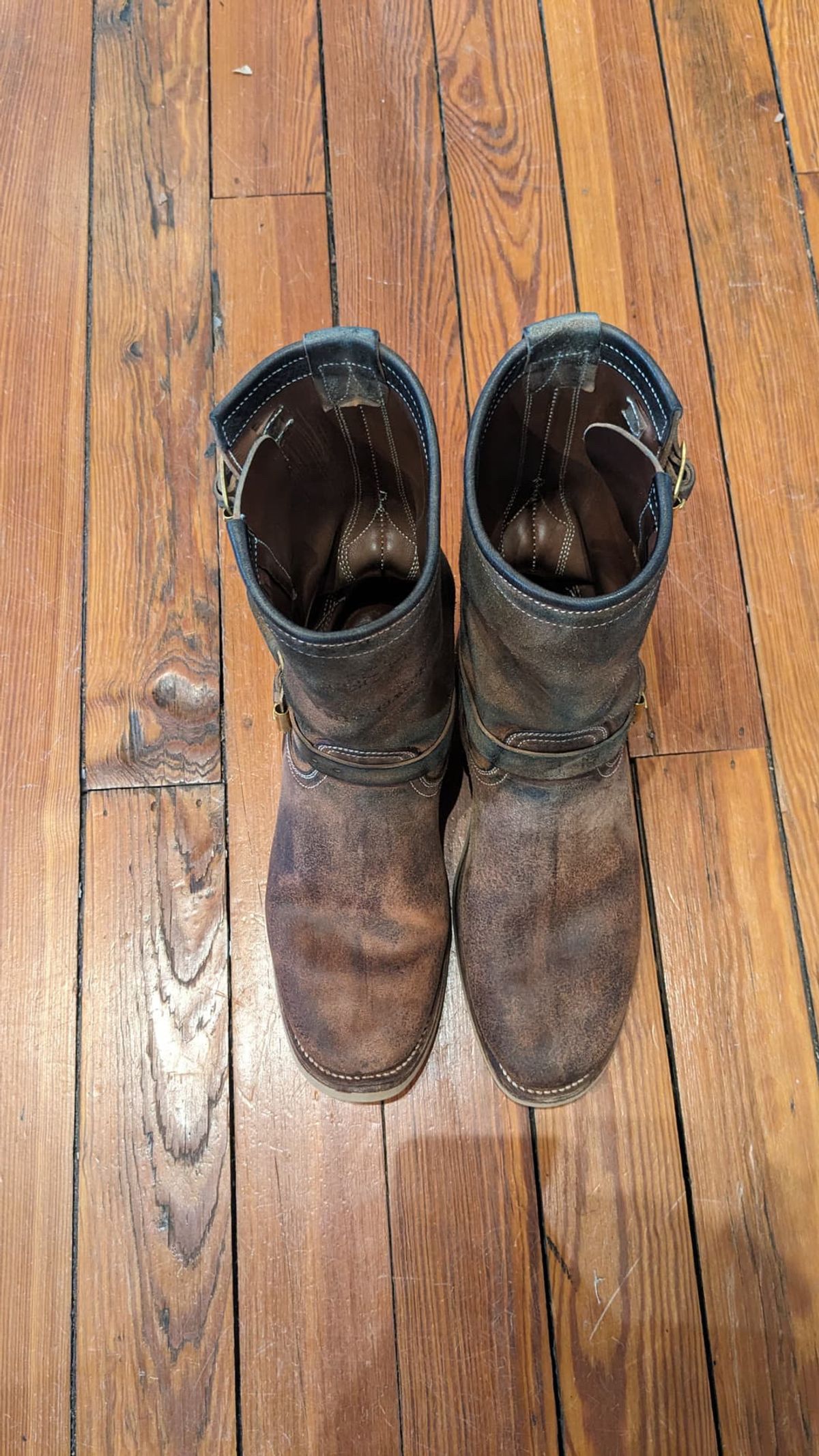 Photo by aminnix829 on January 3, 2024 of the Unsung U 22-2 Engineer Boot in Horween Natural Chromexcel Horsehide Roughout.