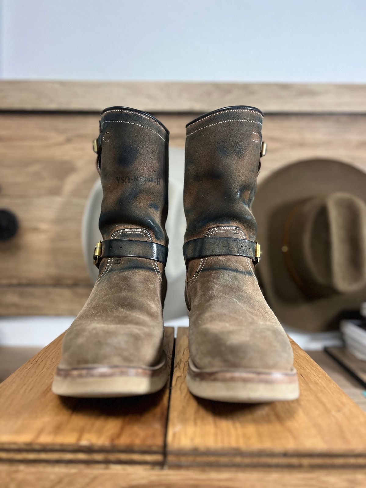 Photo by aminnix829 on March 4, 2024 of the Unsung U 22-2 Engineer Boot in Horween Natural Chromexcel Horsehide Roughout.