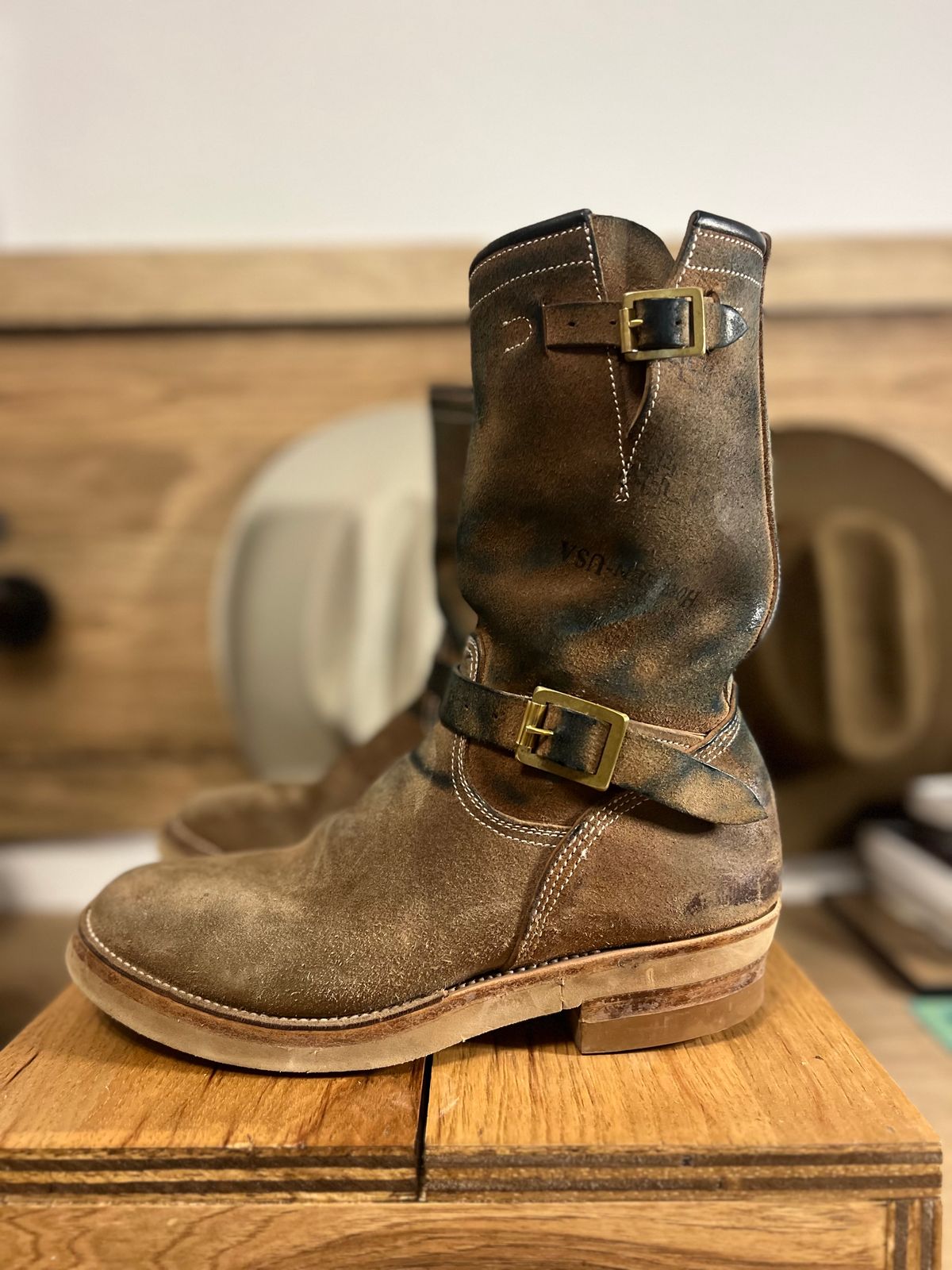 Photo by aminnix829 on March 4, 2024 of the Unsung U 22-2 Engineer Boot in Horween Natural Chromexcel Horsehide Roughout.