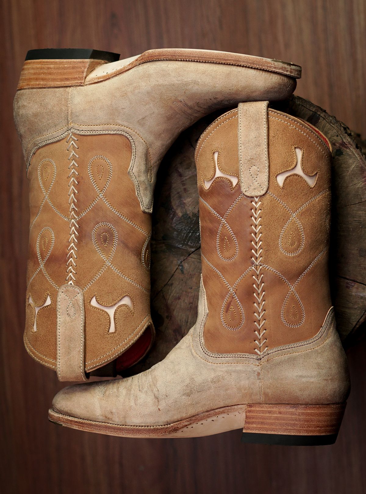 Photo by aminnix829 on September 30, 2025 of the Fortis Boots Yudistira Cowboy Boot in Natural Horsebutt Reverse.