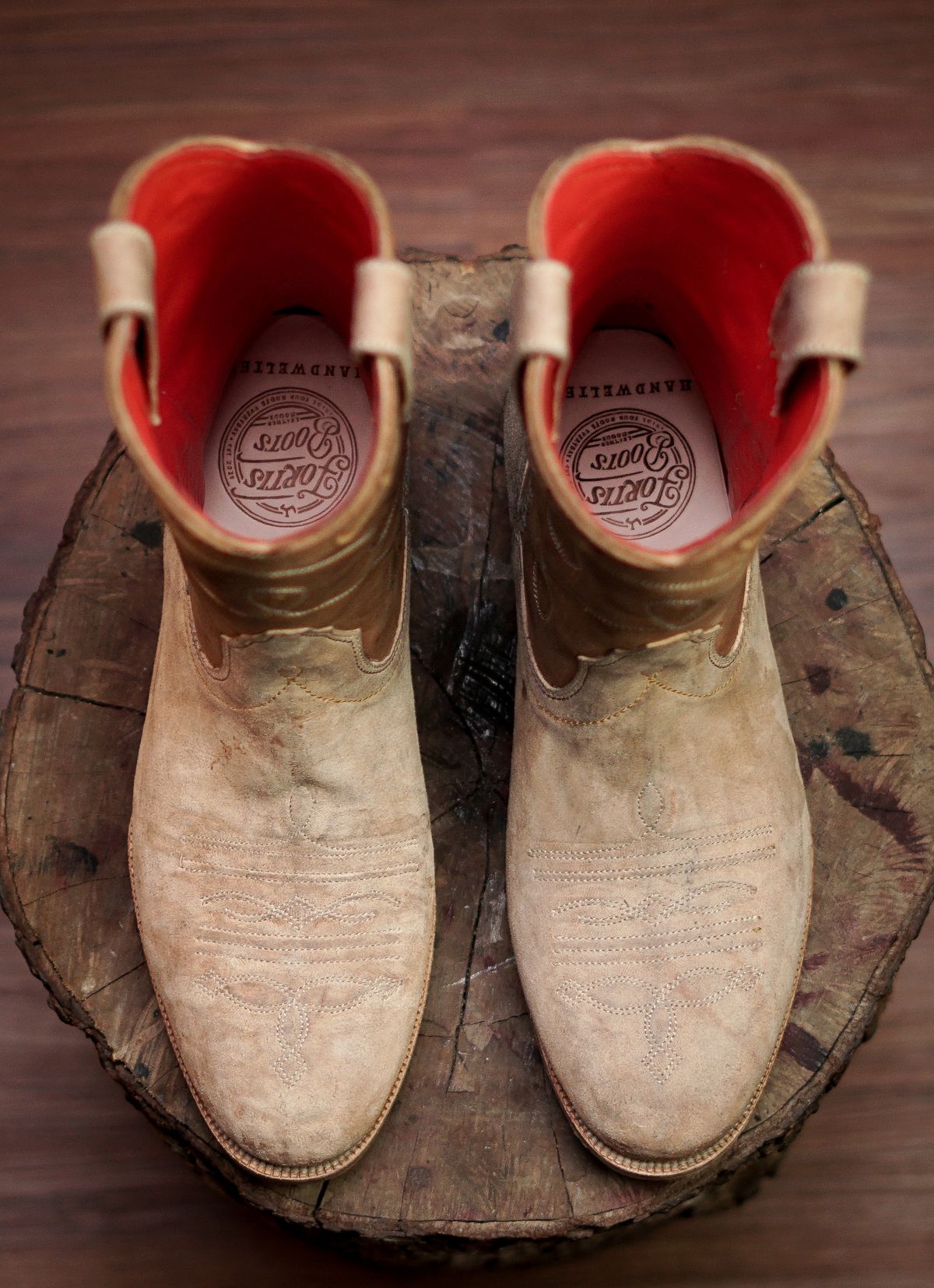 Photo by aminnix829 on September 30, 2025 of the Fortis Boots Yudistira Cowboy Boot in Natural Horsebutt Reverse.