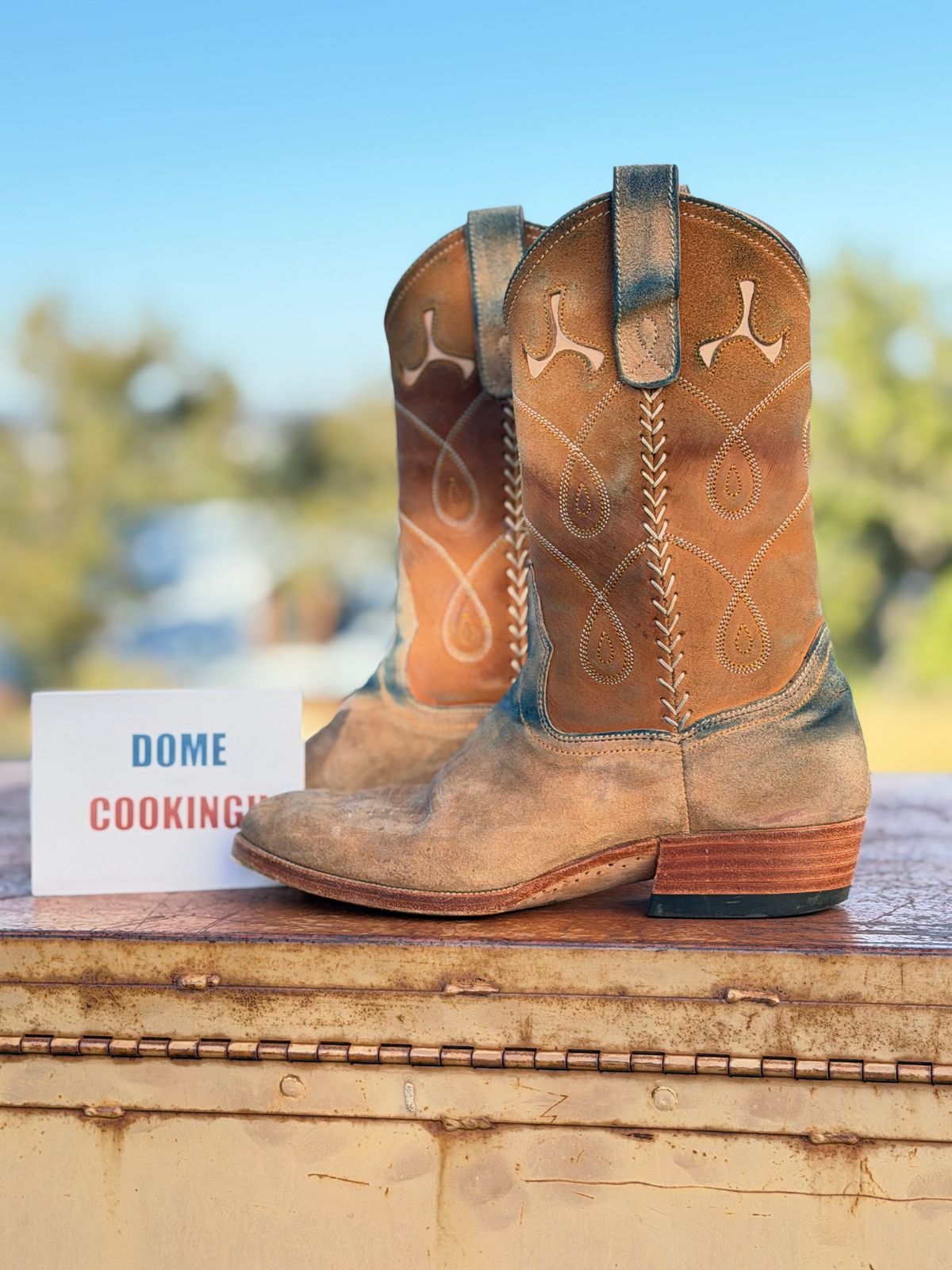 Photo by aminnix829 on November 5, 2025 of the Fortis Boots Yudistira Cowboy Boot in Natural Horsebutt Reverse.