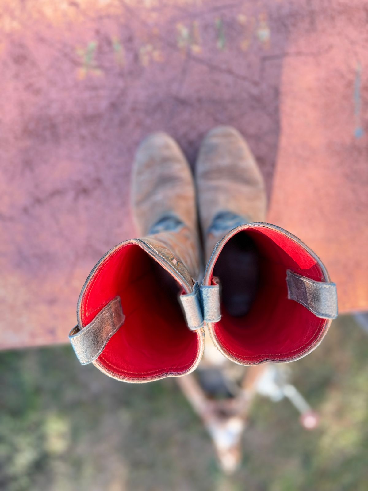 Photo by aminnix829 on January 4, 2026 of the Fortis Boots Yudistira Cowboy Boot in Natural Horsebutt Reverse.