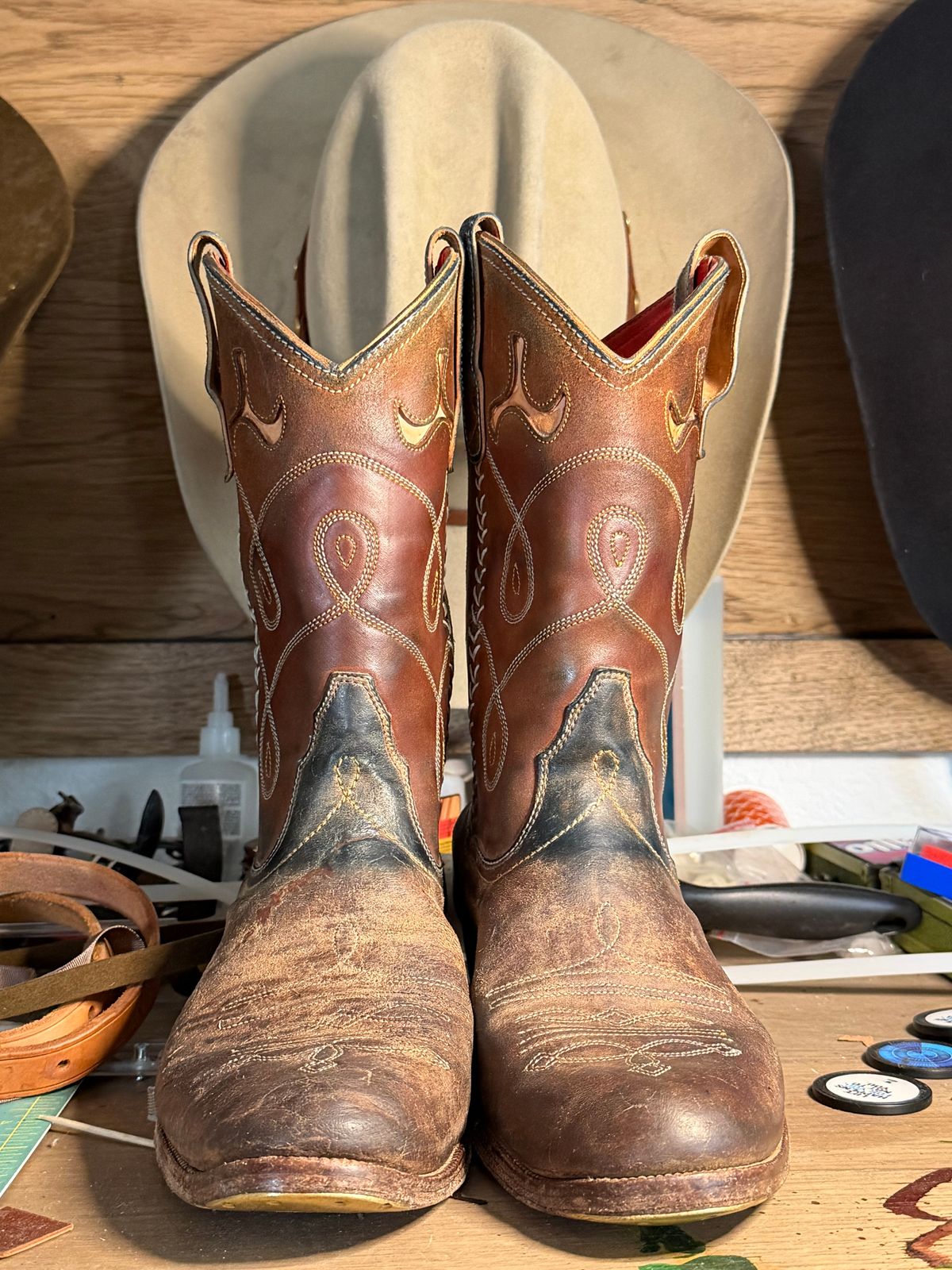 Photo by aminnix829 on April 5, 2026 of the Fortis Boots Yudistira Cowboy Boot in Natural Horsebutt Reverse.