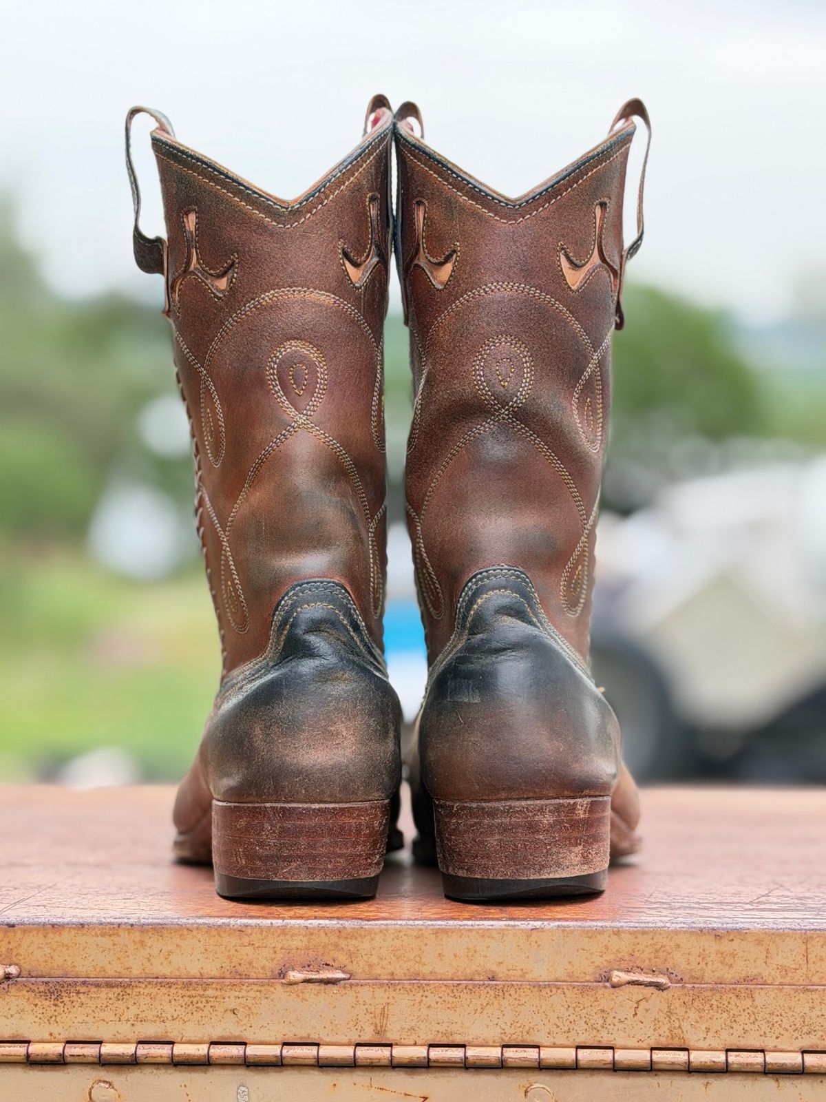 Photo by aminnix829 on April 5, 2026 of the Fortis Boots Yudistira Cowboy Boot in Natural Horsebutt Reverse.