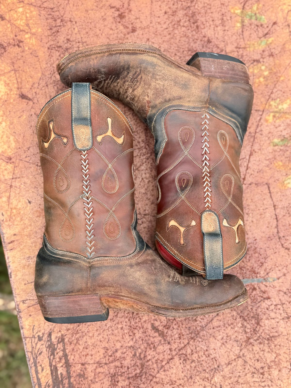 Photo by aminnix829 on April 5, 2026 of the Fortis Boots Yudistira Cowboy Boot in Natural Horsebutt Reverse.