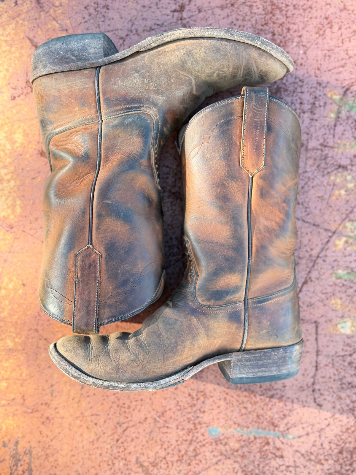 Photo by aminnix829 on January 4, 2026 of the Rios of Mercedes R9025 in Chestnut Blackhawk.