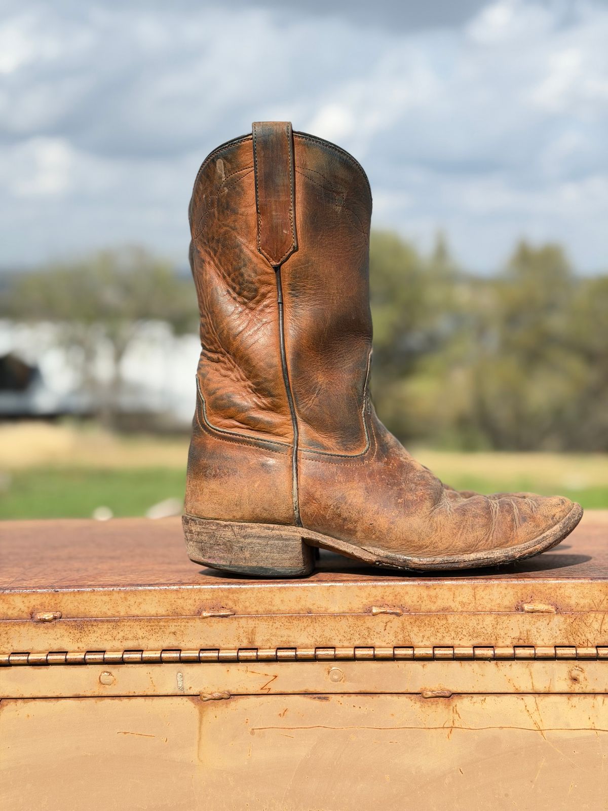 Photo by aminnix829 on March 4, 2026 of the Rios of Mercedes R9025 in Chestnut Blackhawk.