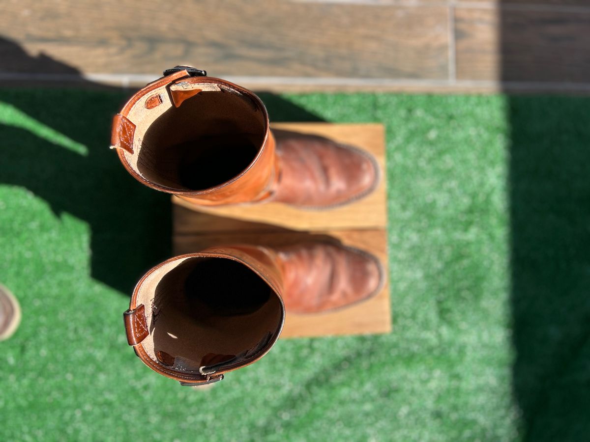 Photo by aminnix829 on November 3, 2023 of the Wesco Unknown Model in Wickett & Craig Natural Veg Tan.
