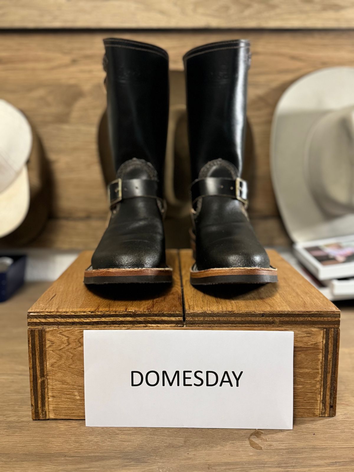 Photo by aminnix829 on October 1, 2024 of the Wesco Boss Engineer Boot in Horween Dark Olive Waxed Flesh.