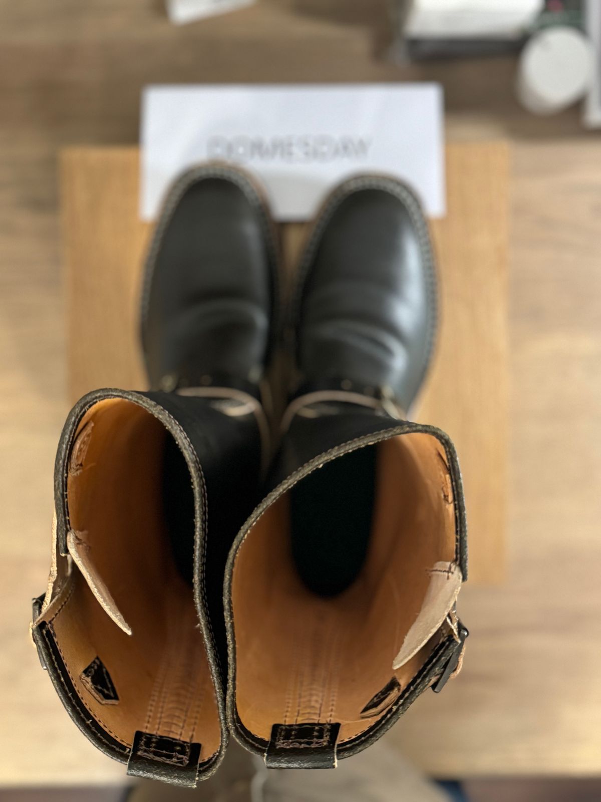 Photo by aminnix829 on October 1, 2024 of the Wesco Boss Engineer Boot in Horween Dark Olive Waxed Flesh.