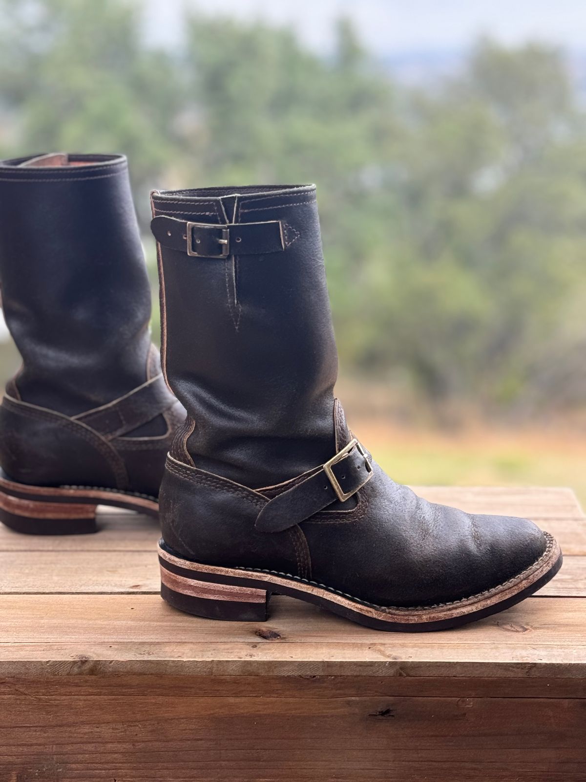 Photo by aminnix829 on November 3, 2024 of the Wesco Boss Engineer Boot in Horween Dark Olive Waxed Flesh.